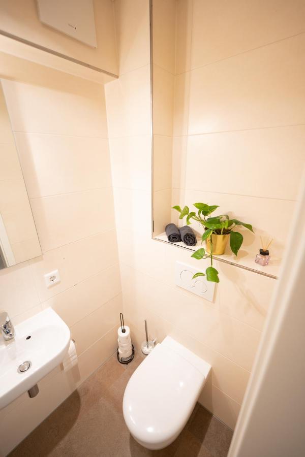 -Zentrale Wohnung-Balkon-Desingerkueche- Билефелд Екстериор снимка